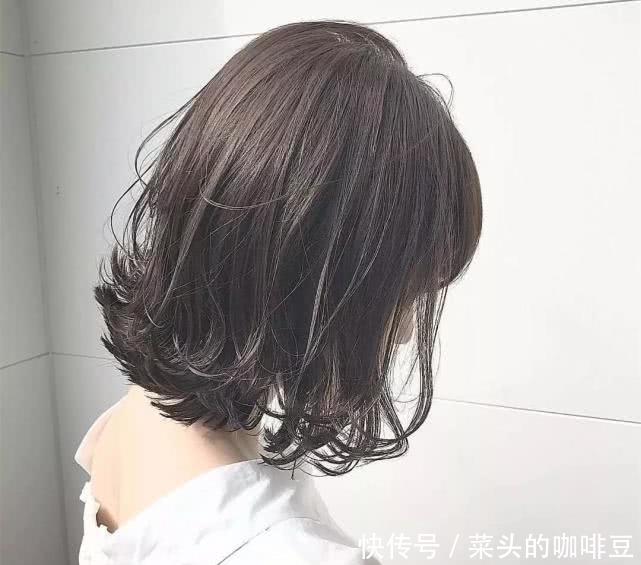 如同线条一|今年“线条烫”火了,适合中长发女生,真的谁换谁美,自带慵懒感