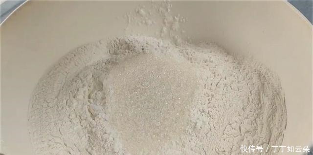 家里有红薯的试试这个做法，不烙不油炸，层次丰富软糯香甜