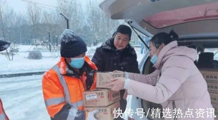 暴雪|沈阳市总工会紧急拔付500万元慰问奋战一线的环卫职工和执勤交警