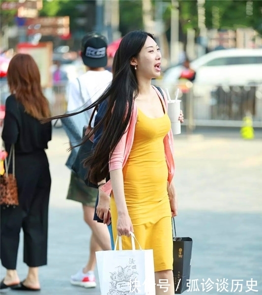时尚|街拍精致女人,美丽穿搭让时尚无处不在,走在街头让人神往