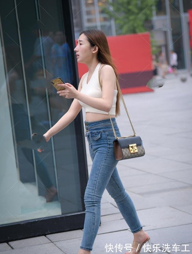 舒适 搭配休闲裤轻松打造女神,增加整体时尚感!