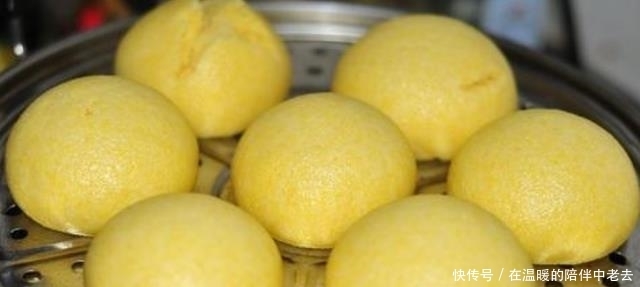 做玉米面馒头,牢记1个窍门,馒头香软不粗糙,比白面馒头更好吃