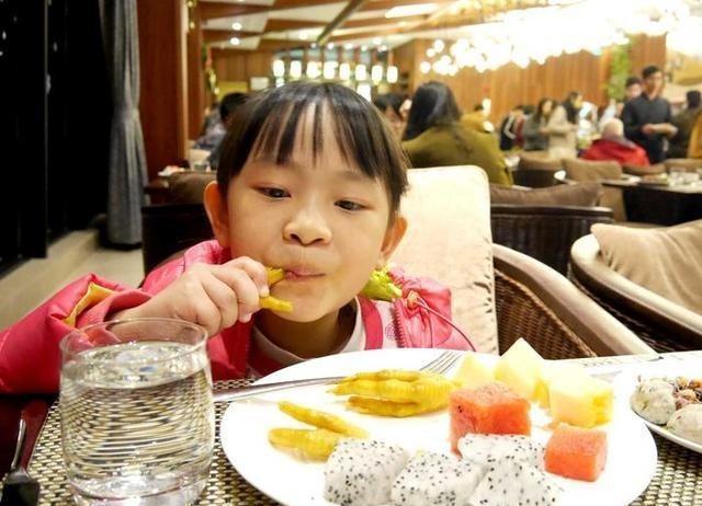 虾皮|医生：“偷走”孩子身高的2种调料，很多家长还当宝贝喂