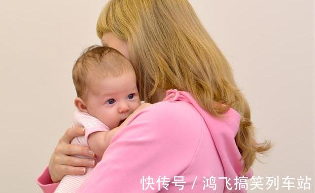新生儿|新生儿吐奶,新手妈妈别只会拍背了,父母学会5个妙招更实用
