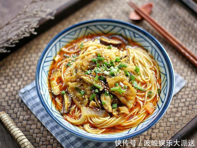 鲜香|汤面还是更喜欢此做法,汤头浓郁,鲜香诱人,每次吃完汁儿都不剩