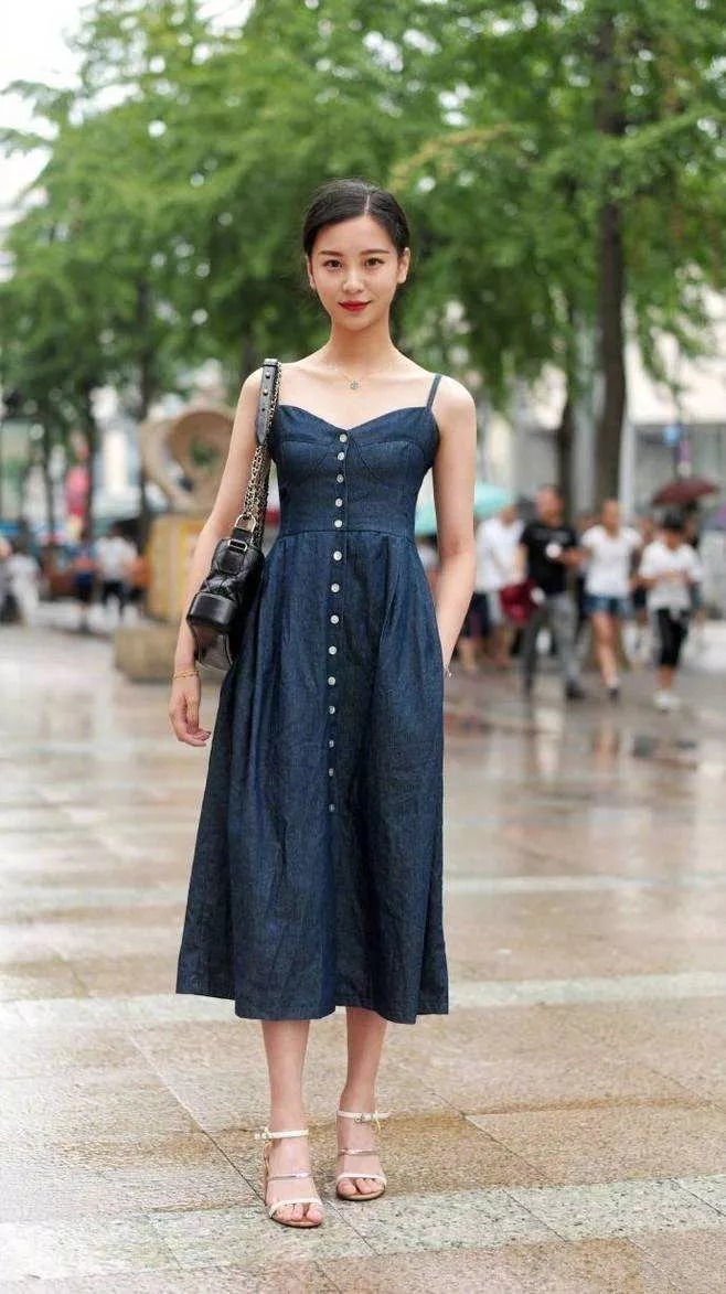 高跟鞋|时尚街拍:高跟鞋简约浪漫,带给女性一种十分优雅的气息