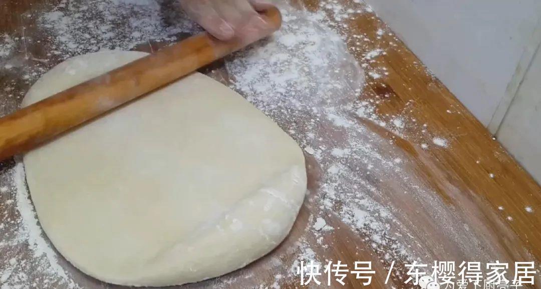 吃光|自制千层烤花卷做法,两手一捏,吃着比大鱼大肉还香,上桌全吃光