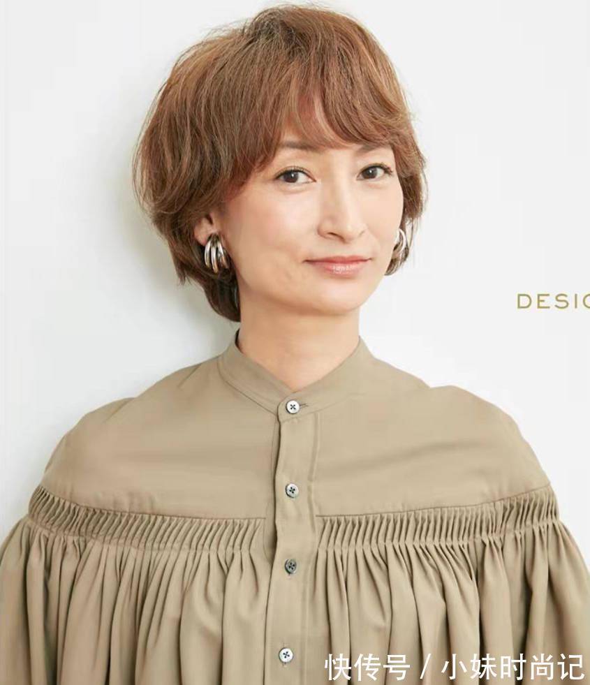 纹理烫|五六十岁的女人,建议过年烫发就选这三种发型,洋气减龄又显气质