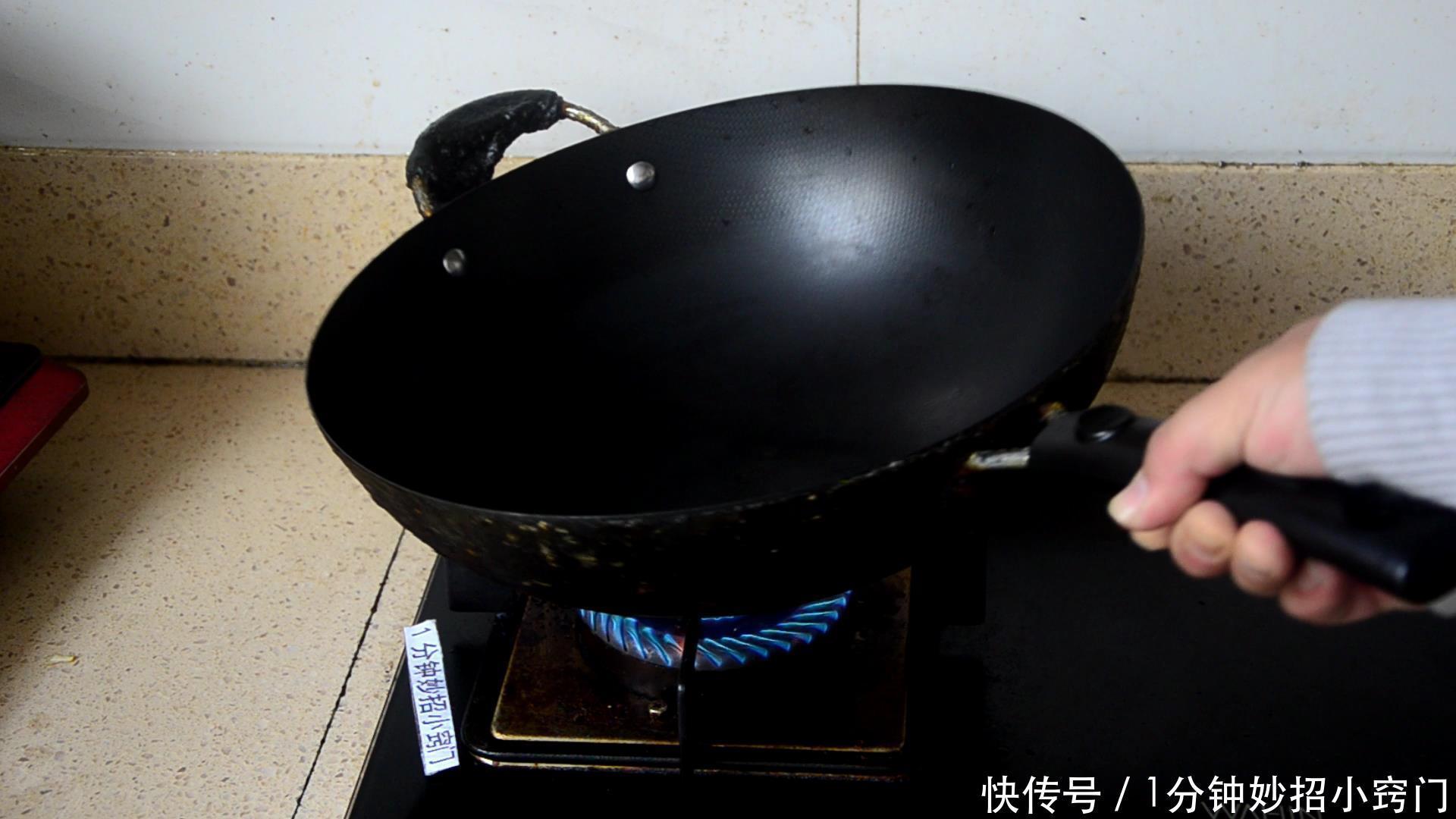 锅底|不管锅底油垢多脏多厚,只需撒一把,5分钟去除干净,太实用了