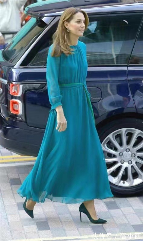 时髦|凯特王妃真是优雅的代表,穿格纹连衣裙配长卷发,十分气质又显贵