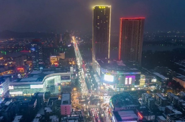 学区|2楼以上业主迎“喜事”,电梯新规全面推行,2类人有福了!