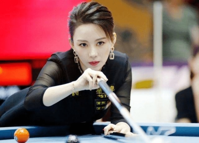 紧致|90后美女爱骑行,撞脸“九球天后”,车技比身材还有看点