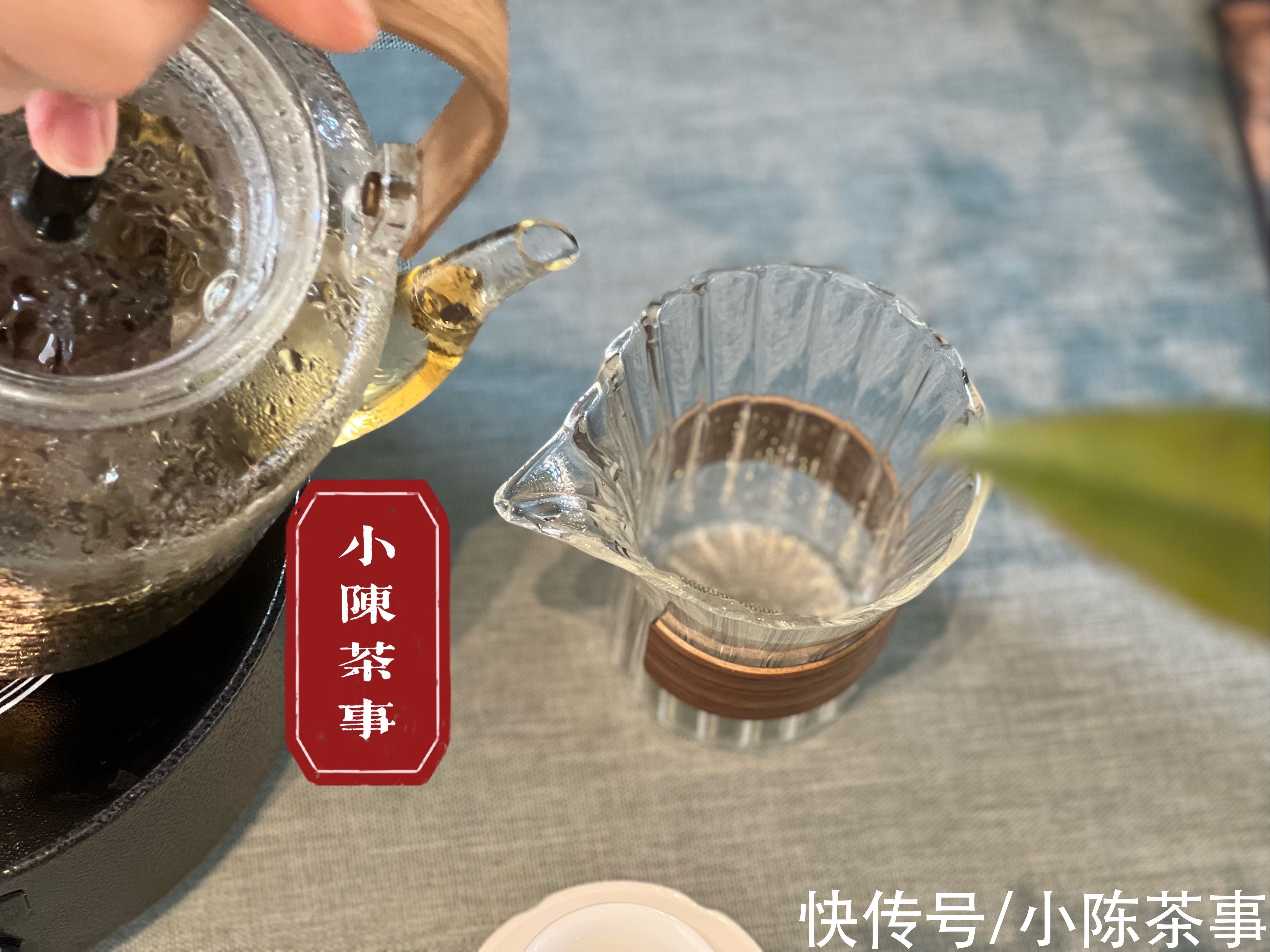 茶汤$为什么老白茶的汤色很红，看起来像红茶？3个原因拨开茶汤迷雾