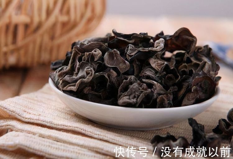 健康长寿|女性过了40不想变老太婆,常吃3种食物,滋养皮肤,保养身体