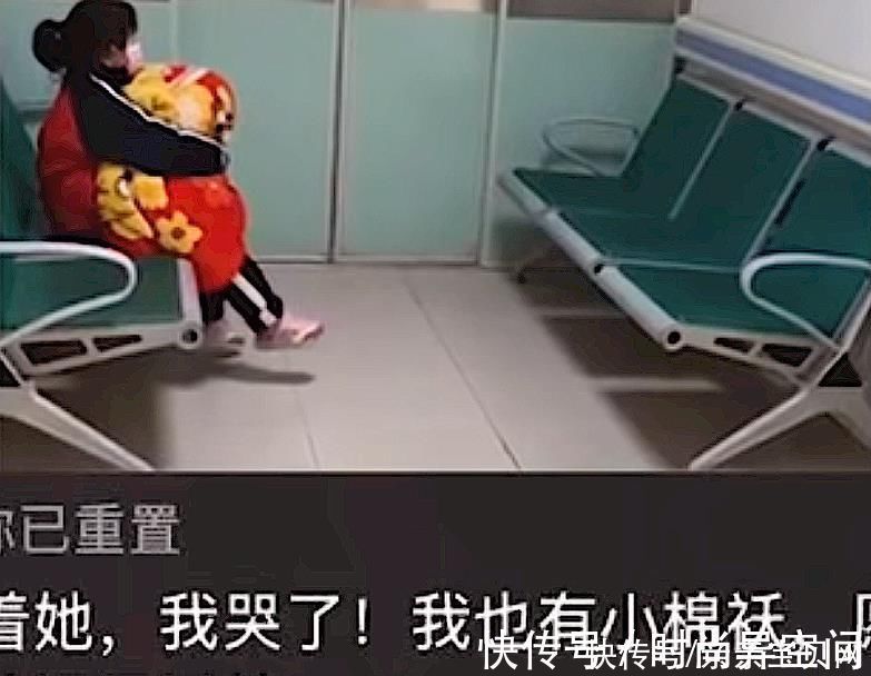 被子|冬夜里小女孩独自在产房外等妈妈,手里抱着被子,一番话让人动容