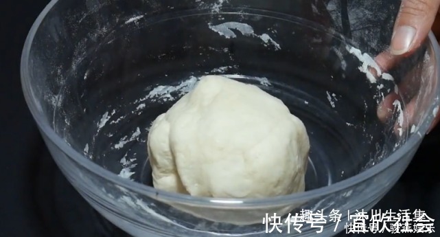 天冷发面慢,奶奶教我一个土方法,20分钟就能发满盆,太实用了