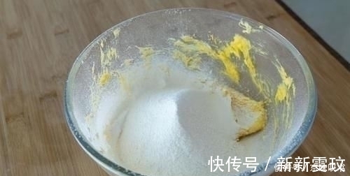 过筛|入口即化的桃酥,轻轻一碰就咬下来了,简单3步,配方比例超详细