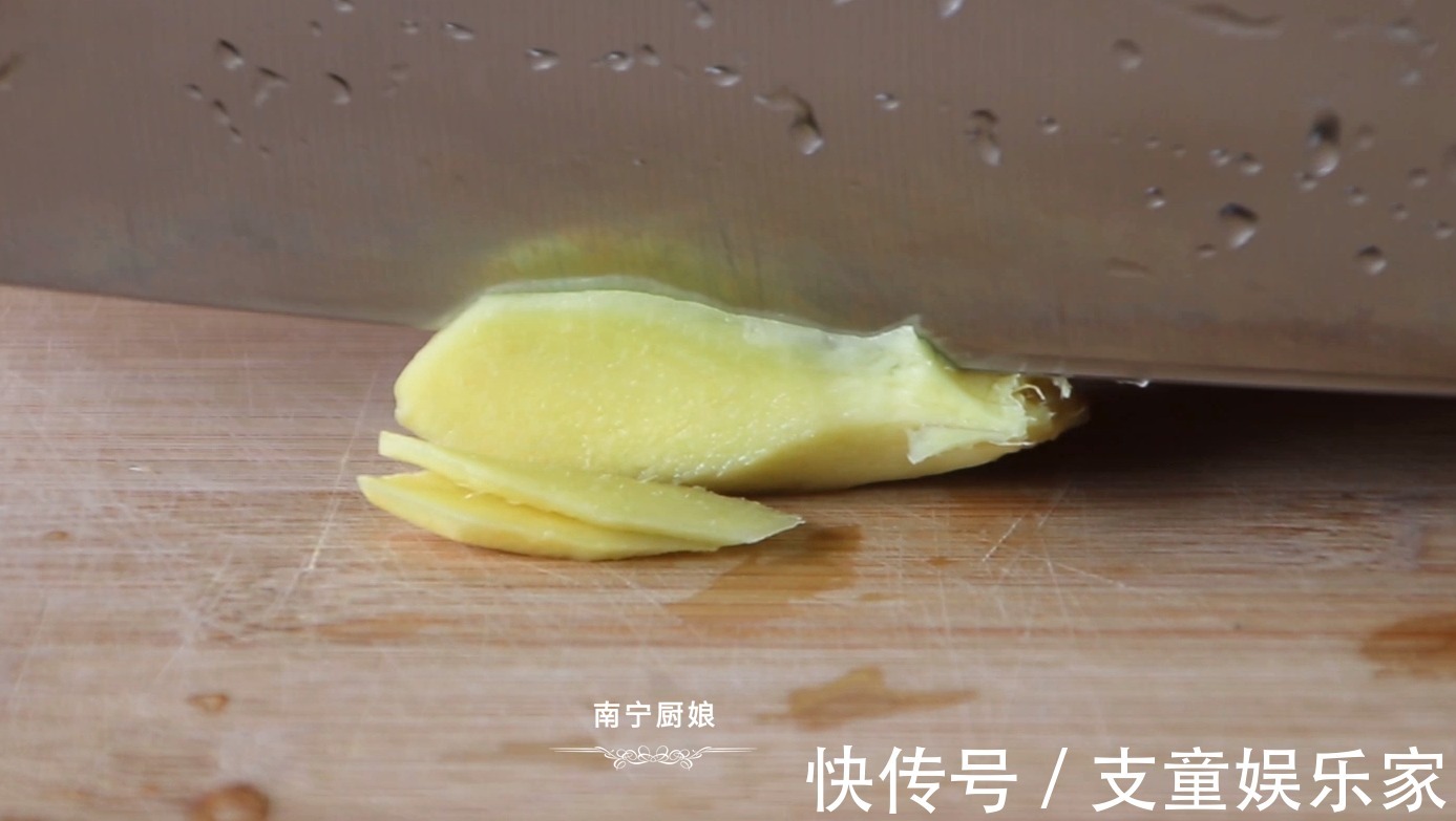 五花肉|做红烧肉时，焯水和直接炖都不对，大厨教你正确做法，软糯还不腻
