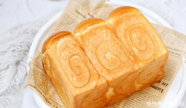 发酵|吐司面包的经典做法,无需加蛋组织细腻柔软,奶香浓郁值得等待!