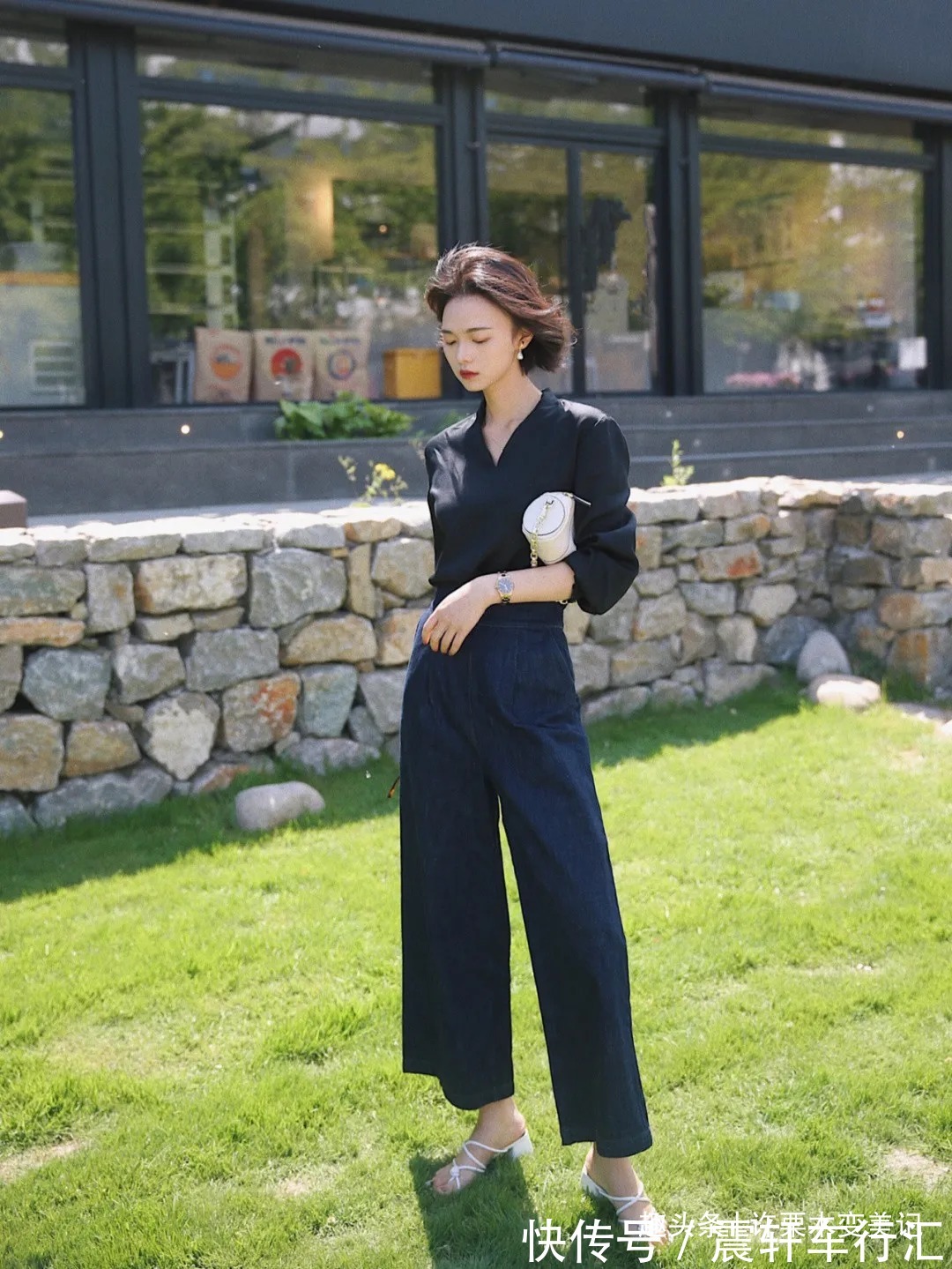 阔腿裤 答应我,穿阔腿裤时,尽量别配这2双鞋!土气还掉价!