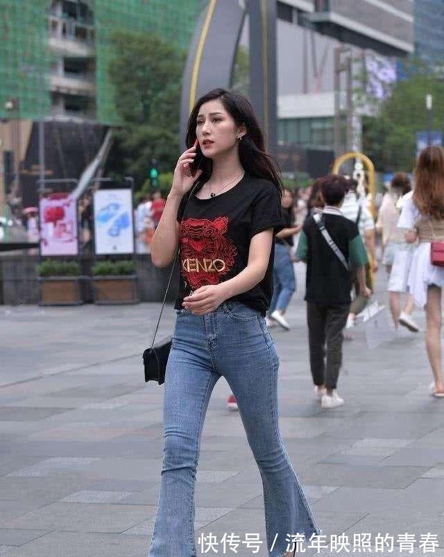 牛仔|打底裤的穿着干练不失甜美,造型随意切换,时尚魅力无法挡