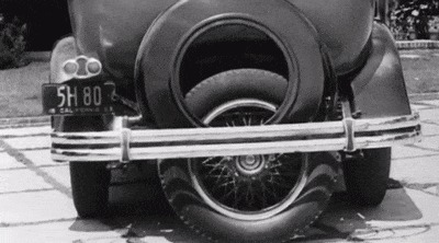 |搞笑GIF趣图:休想碰我男朋友!妹子你这也太快了吧!