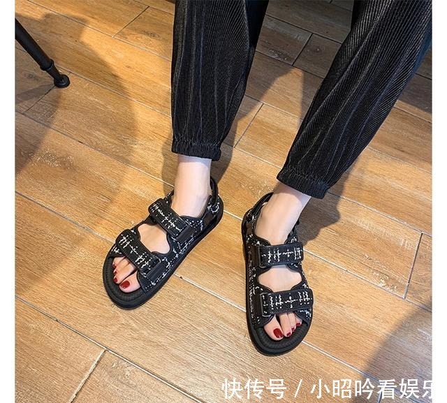 女鞋|三伏天不知道穿什么鞋，看下这几款“赫本”女鞋，百搭还特显高