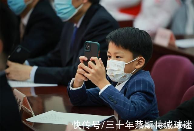 孫一文|平分2520萬港元!恭喜中國東奧冠軍團(tuán)，富商兒子合影馬龍?zhí)_心