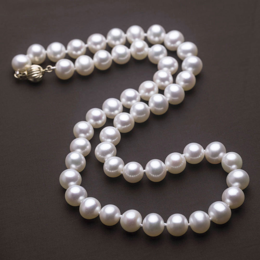 和田玉 新年快到了,买哪种珠宝首饰送长辈比较好?