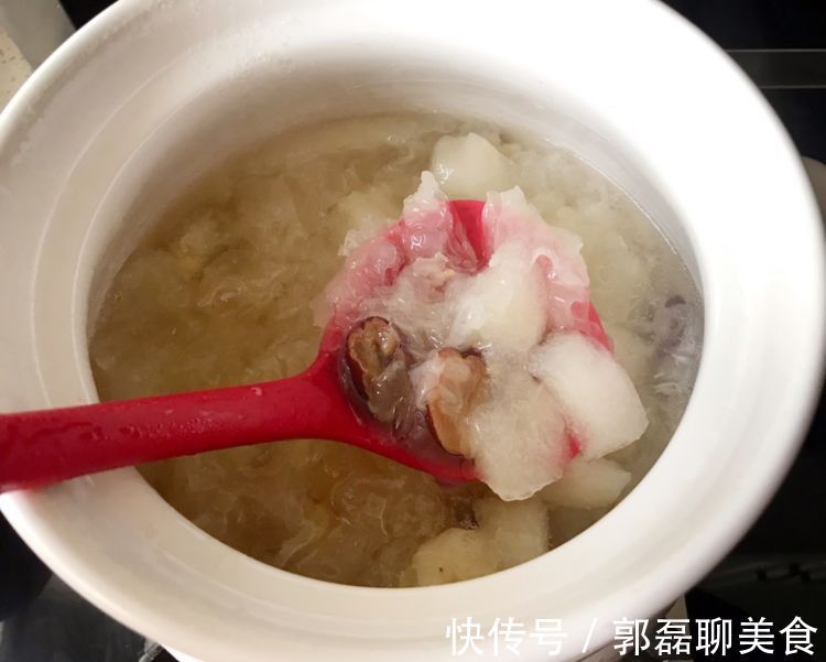 养肝|雪梨银耳汤,润肺去燥养肝健脾,女人常喝滋润又养颜