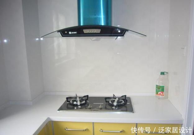 隔断|老婆说没钱就这样装修，用三根木条做客厅隔断，连石膏线都省了