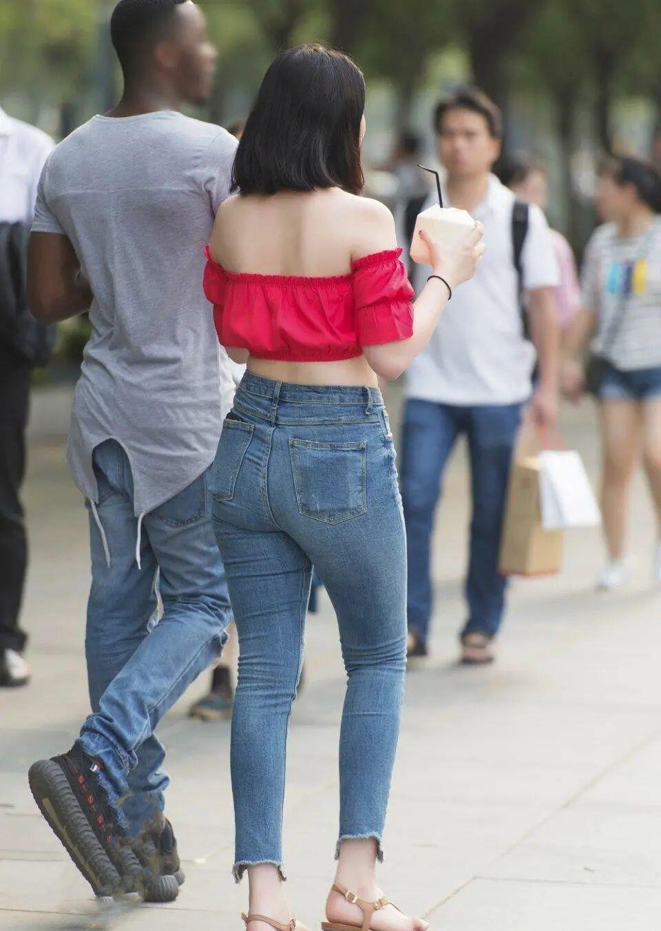 “烂大街”的牛仔裤，只要你稍加搭配，同样呈现意想不到的惊艳！