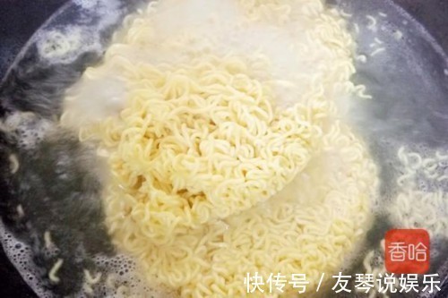 清水|别再清水煮了,方便面这样做,比蔬菜汤还营养,好妈妈必学!