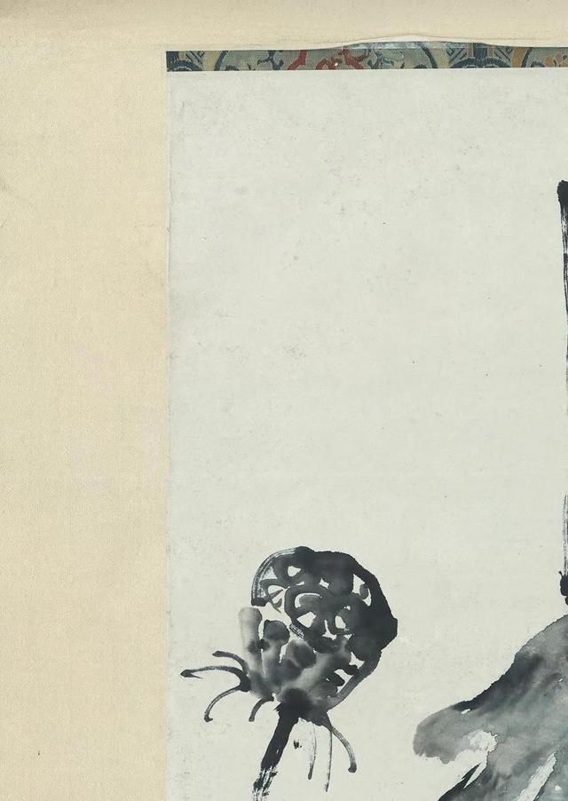 荷杆|姚华、范义的墨荷，酣畅淋漓，花蕾立于叶上，一枝独秀，尤为耀眼