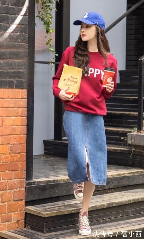 牛仔裤 卫衣才是春季的搭配王者,配裤子、裙子都超美,轻松远离老土感
