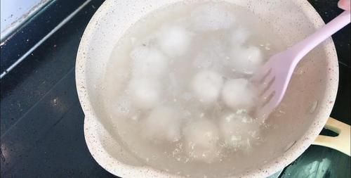 元宵原来是这样做得的，简单易上手，以后再也不用出去买来吃了