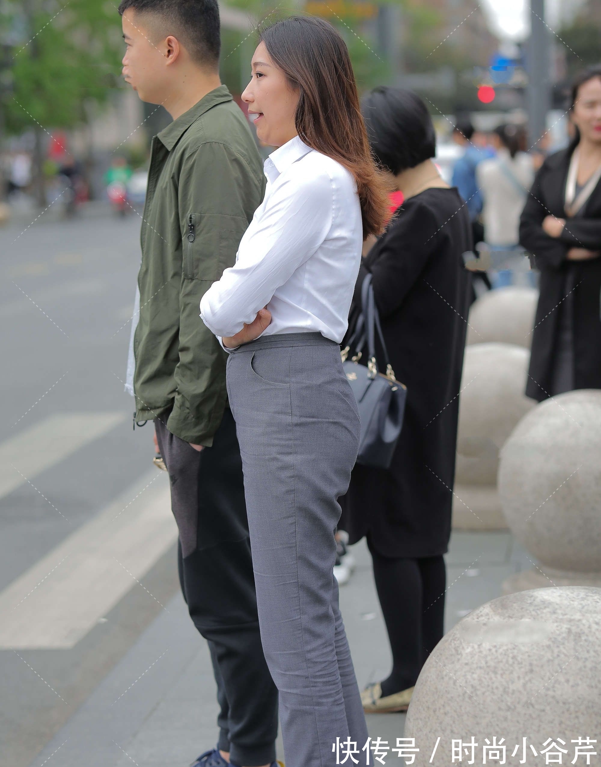 穿搭 简单白衬衣,搭配经典西装裤,演绎真实职场通勤穿搭