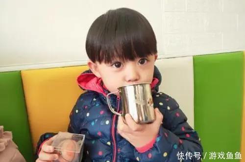 孩子|孩子长肉不长个急坏妈妈,这三种“坑娃”食物要戒除,孩子长高个