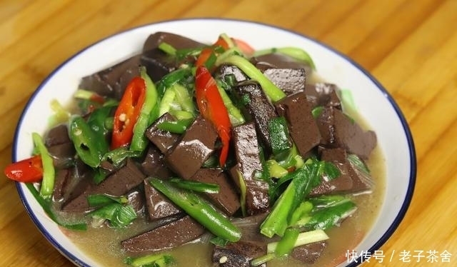 猪血和此菜才是绝配,5块钱炒一盘,补铁助消化,我家一周吃2次