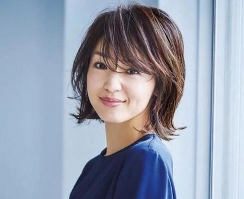 五六十岁的女人，剪短发要怎么烫？选择这两种烫发方式，不显老