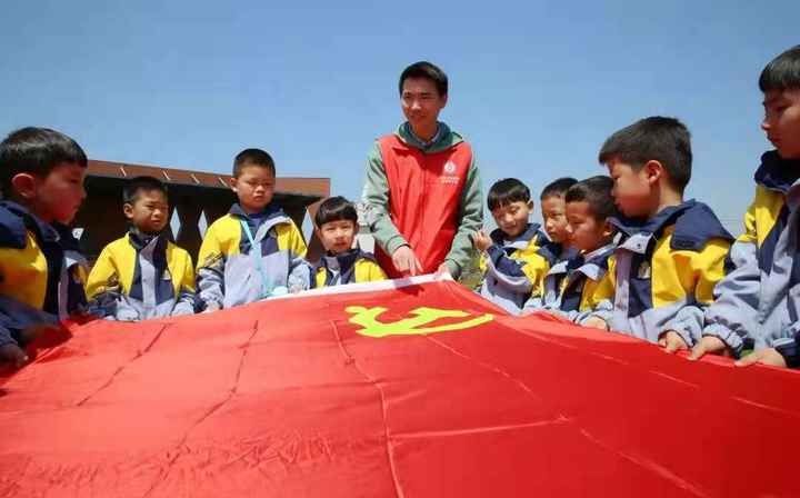 大学生牵手小朋友，“童心向党——萌娃学党史”红色之旅走进浙工大