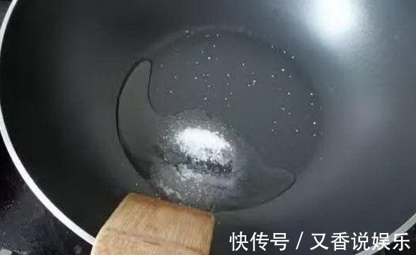 做红烧肉时，先放盐还是先放糖顺序搞错，所以不好吃