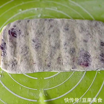 烤箱|#一口新年味，全家享佳味#紫薯大理石吐司间包