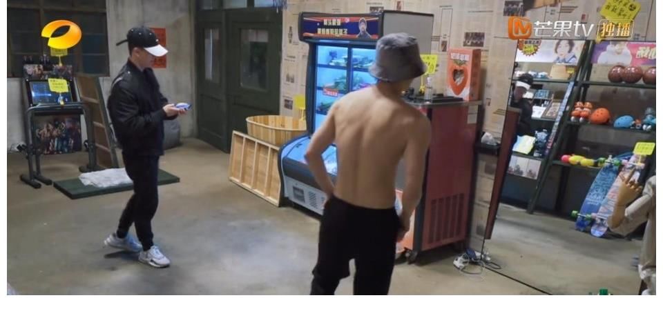 芳心|《向往的生活5》张艺兴即兴弹唱，俘获无数观众芳心，成功出圈！