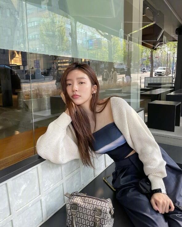 甜酷|韩国穿搭博主洪智允的甜酷自在穿搭 从头到脚都有自己独特的风格