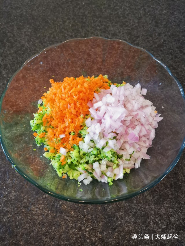 蔬菜饼|西兰花蔬菜饼,适合早餐吃的快手美食
