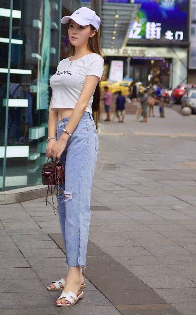 可爱|街拍穿针织裙的美女可爱动人,就是喜欢这样的风轻云淡