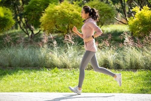 适应能力|跑步锻炼很简单？用它减肥就简单，想跑出马拉松好成绩就不简单！