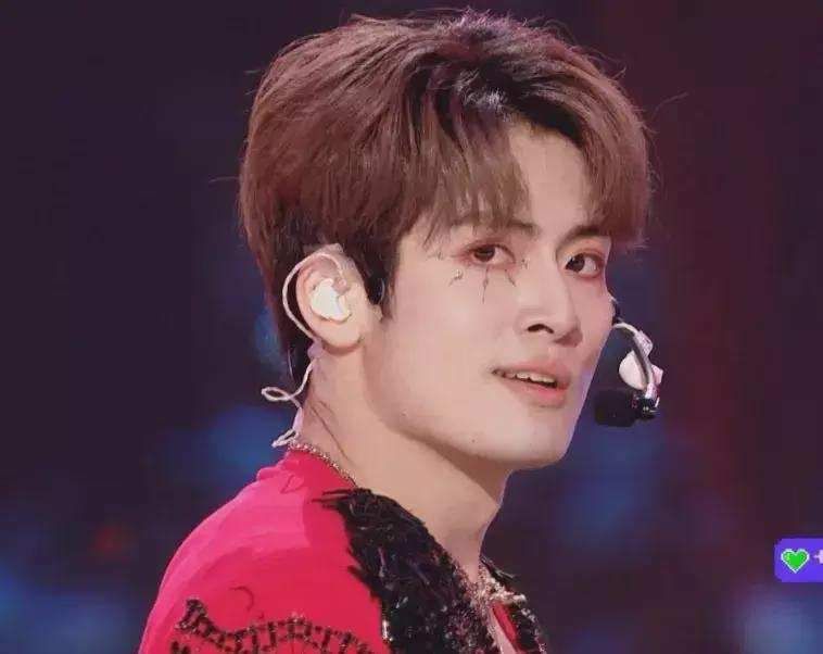 《创4》外国选手又惹争议，吐槽中国人声音大，还说服务员态度差