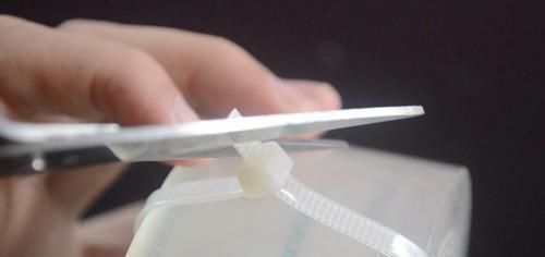 胶带|胶带上绑一根塑料扎带，作用太棒了，解决了很多人的困扰，太实用了